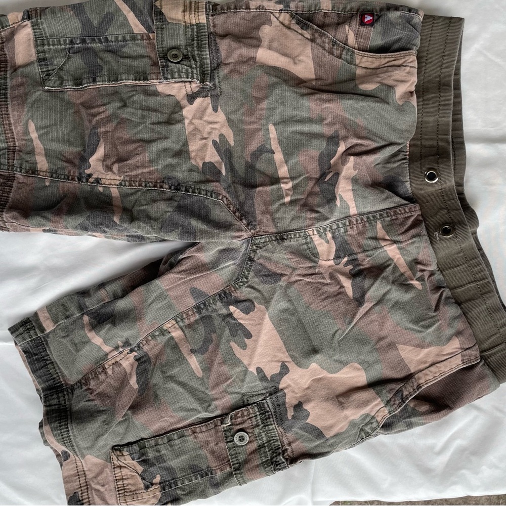 Airwalk Men's Green and Brown Cargo Shorts